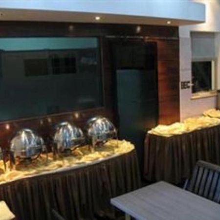 Mervit Hotel Padang  Luaran gambar
