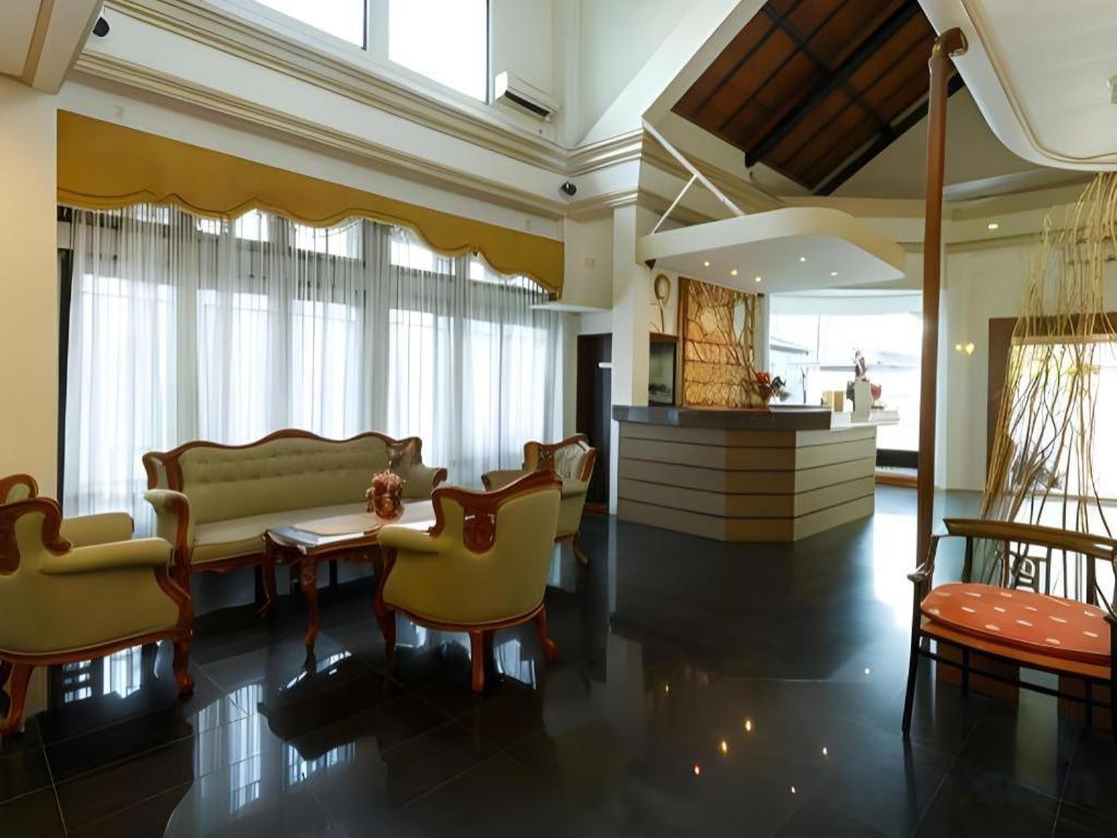 Mervit Hotel Padang  Luaran gambar
